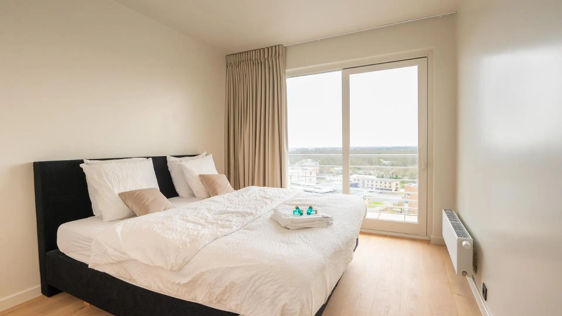 Stunning Views Over Ostend With Garage Apartmán